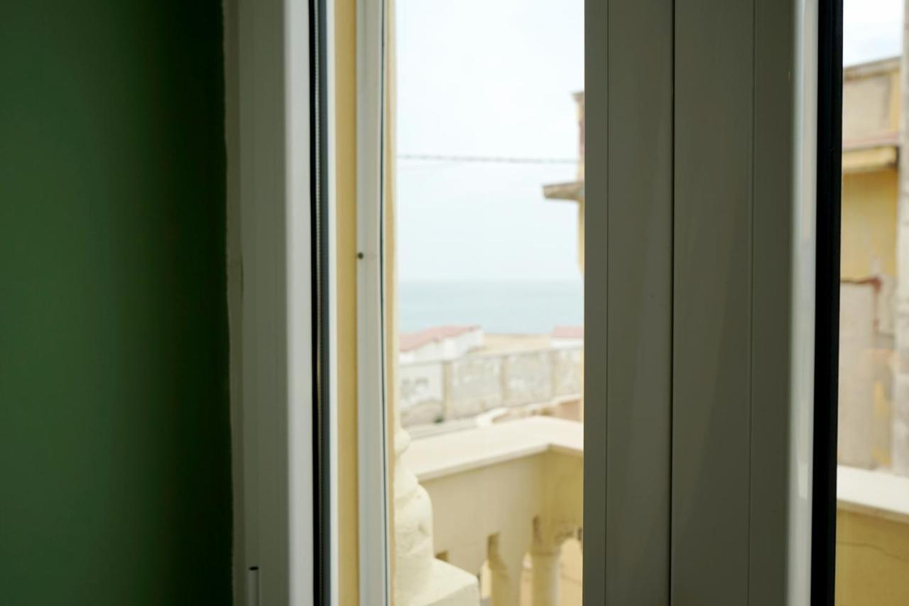 Appartamento Di Fronte Al Mare By Apulia Accommodation Bari Exterior foto
