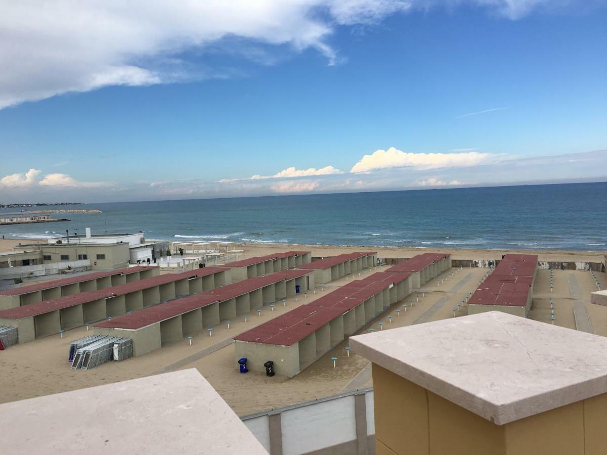 Appartamento Di Fronte Al Mare By Apulia Accommodation Bari Exterior foto